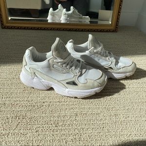 Adidas falcon woman sneaker
